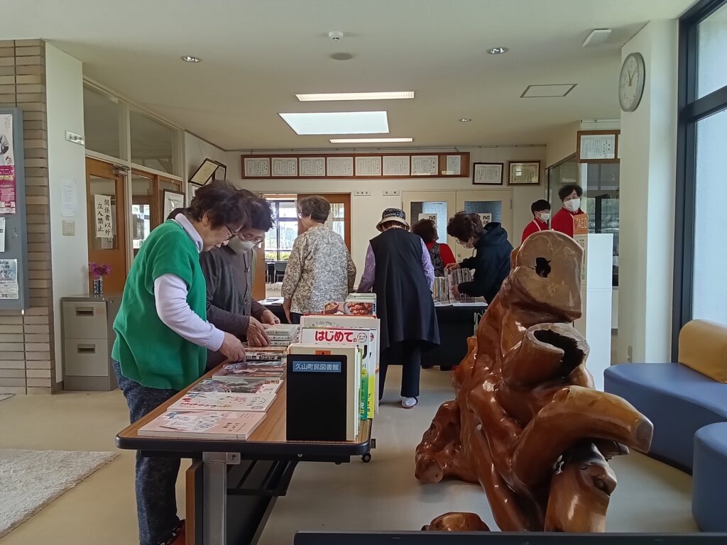 移動図書館・猪野ふれあい文庫を開催しました